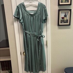 DR2 Green Flutter Sleeve Midi Dress for Casual Occasions